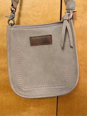 Wrangler Small Crossbody Bag - Khaki